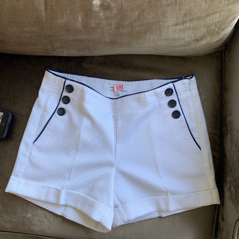 Banana Republic mid-rise short‼️